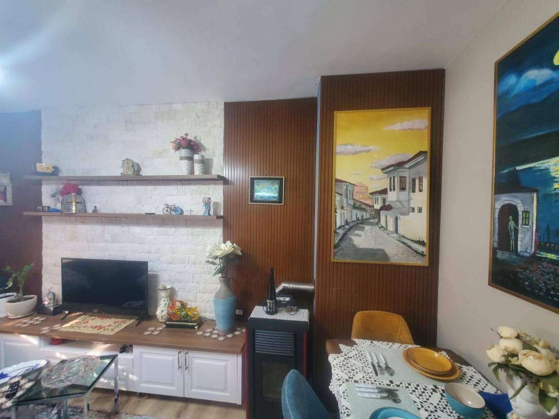 Apartamenti8 Korca Luaran gambar